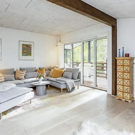 Ferienhaus Holiday Xiii *